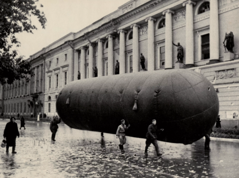 Аэростаты заграждения в Ленинграде. 1942 г.