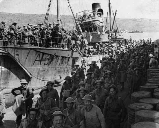 Эвакуация британских солдат с острова Крит. Май 1941 г.