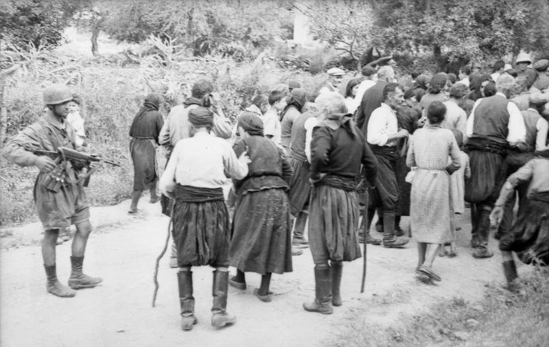 Облава немцев на местное население на Крите. Май 1941 г. 