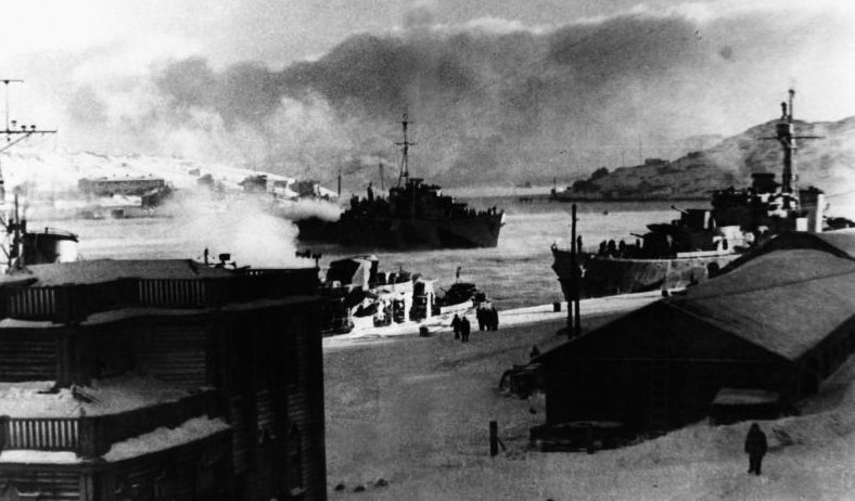 Эсминцы Северного флота в Полярном. 1943 г.