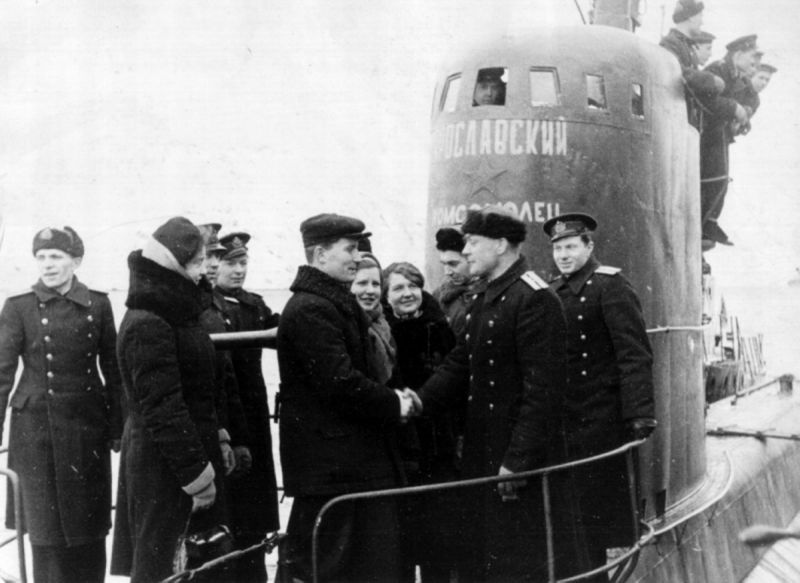 Присвоение подводной лодке М-104 названия «Ярославский комсомолец». 1943 г. 