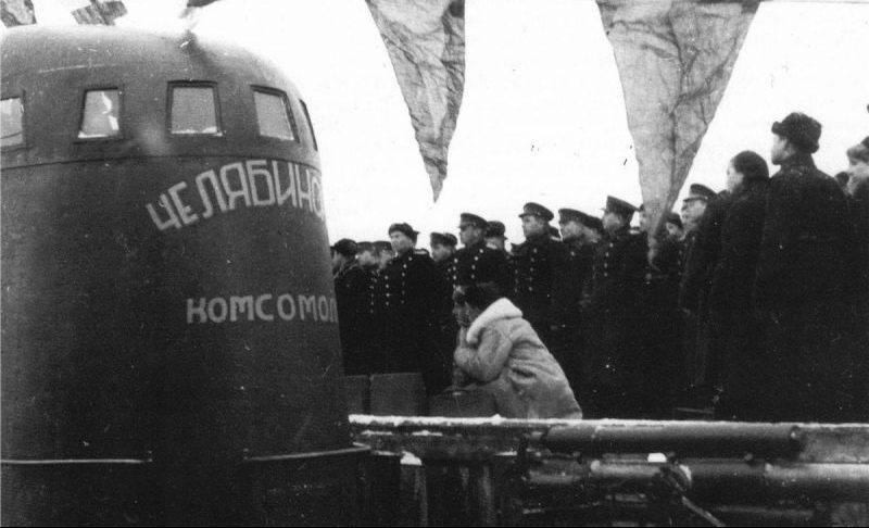 Церемония присвоения подлодке М-105 названия «Челябинский комсомолец». 1943 г. 