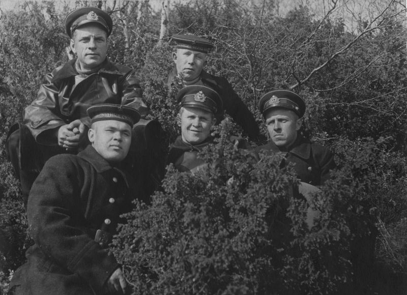 Экипаж тральщика ТЩ-43. 1943 г. 