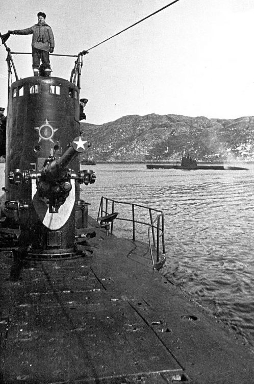 Подлодка С-56 в Полярном. 1943 г.