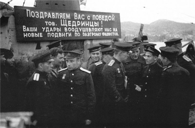 Торжественная встреча экипажа подлодки С-56 в Полярном. 1943 г.