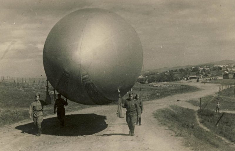 Аэростатное заграждение в Приморском крае. 1945 г.