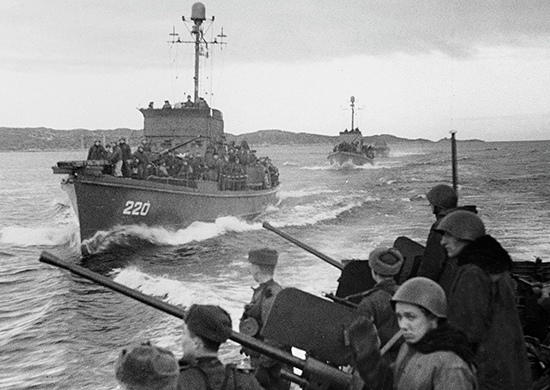 Морские пехотинцы в Петсамо-Киркенесской операции. 1944 г.