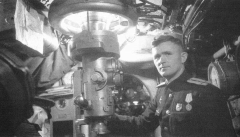 Командир подлодки Щ-201 капитан 3-го ранга Павел Парамошкин и его экипаж. 1943 г. 
