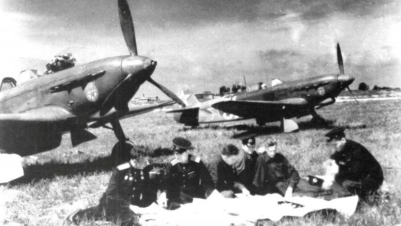 Летчики 3-й эскадрильи 6-го гвардейского истребительного авиаполка.1944 г. 