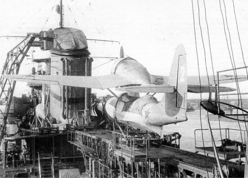 Летающая лодка Бе-4 (КОР-2) на борту крейсера «Молотов». 1944 г. 