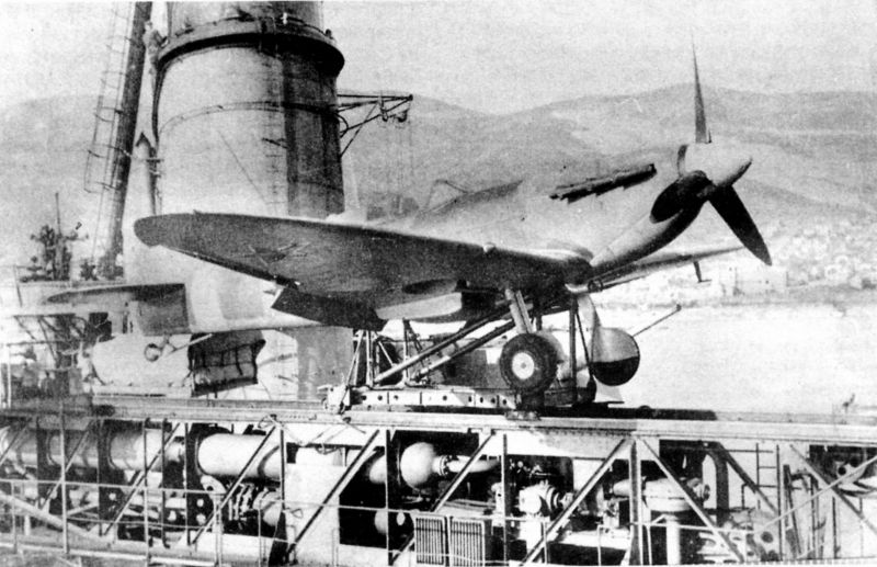 Истребитель «Спитфайр» на катапульте крейсера «Молотов». 1944 г. 