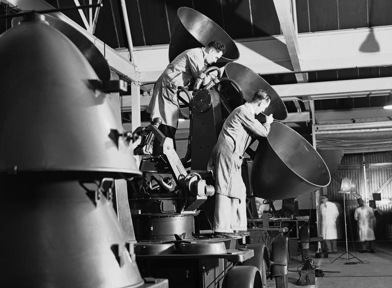 Сборка передвижных звукоуловителей противовоздушной обороны. Июль 1940 г. 