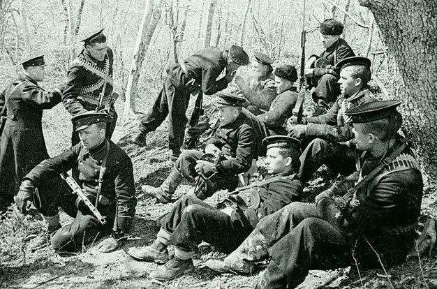 Морские пехотинцы на привале. Крым 1941 г.