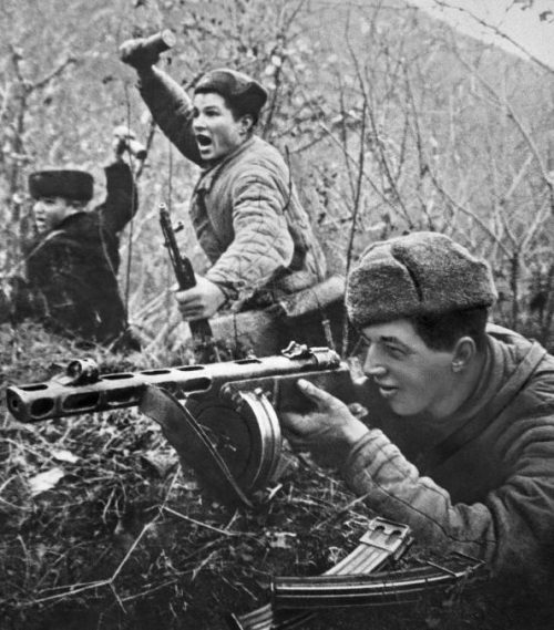 Разведчики 83-й бригады морской пехоты на Кавказе. 1942 г.