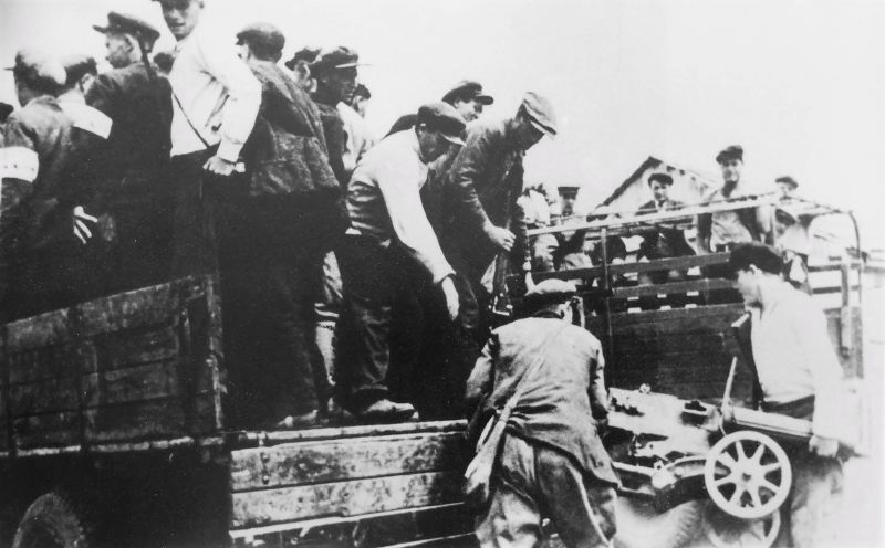 Отряд полицейских-коллаборационистов отправляется на антипартизанскую операцию. 1942 г. 