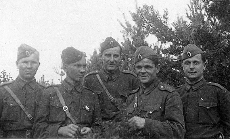 Офицеры Русской национальной народной армии перед отправкой за линию фронта. 1942 г.
