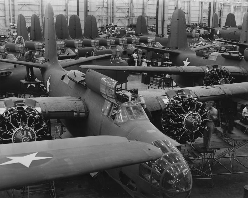 Сборочный цех бомбардировщиков А-20 «Хэвок» в Лонг-Бич. 1941 г. 