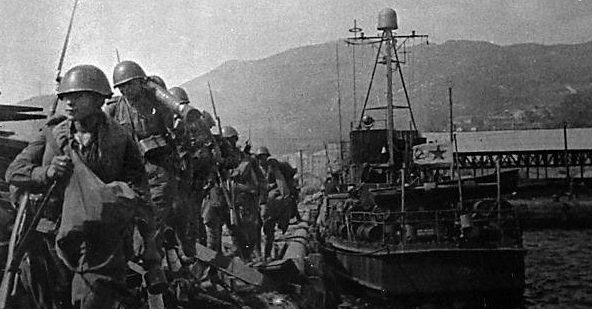 Высадка десанта на японский остров. 1945 г. 