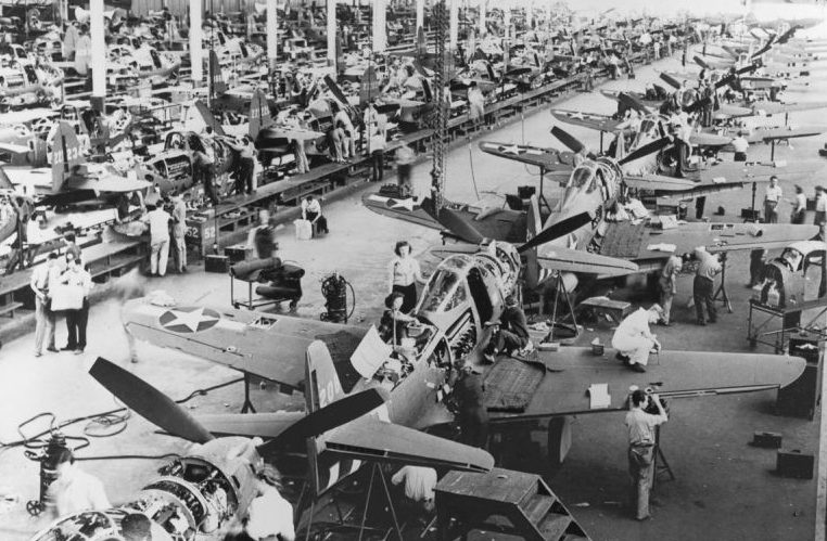 Цех по сборке самолетов Bell P-39 «Аэрокобра» в городе Ниагара Фолс. 1941 г. 