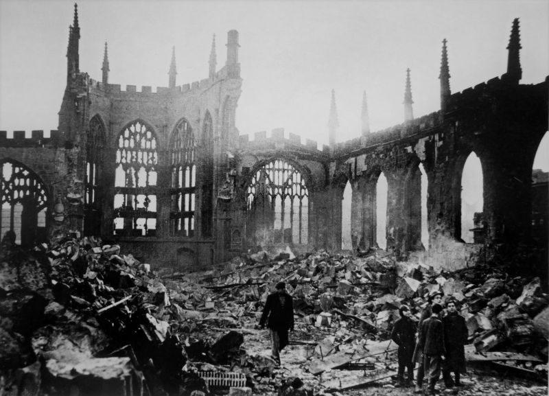 Разрушенный кафедральный собор Св. Михаила в Ковентри. 1940 г. 