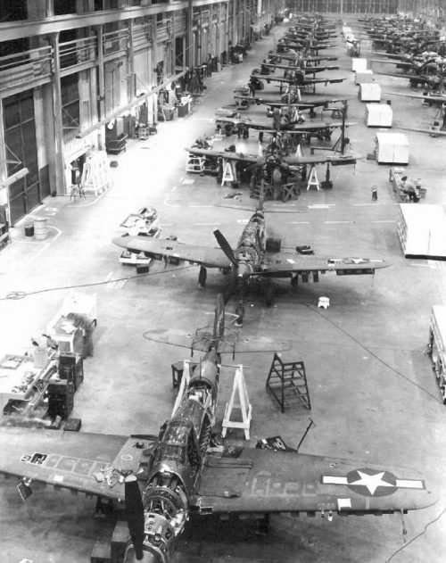 Цех по сборке самолетов Bell P-39 «Аэрокобра» в городе Ниагара Фолс. 1941 г.