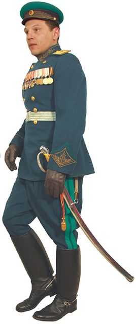 Генерал-майор в парадной форме пограничных войск для строя образца 1943 г. 