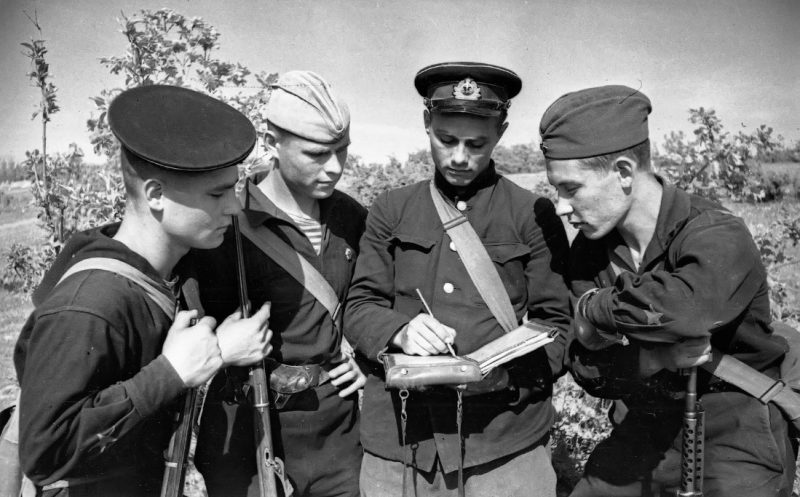 Бойцы 8 бригада морской пехоты. 1942 г.