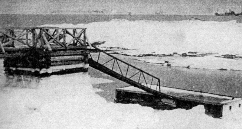 Плавучий причал для катеров Иокангская ВМБ. 1942 г.