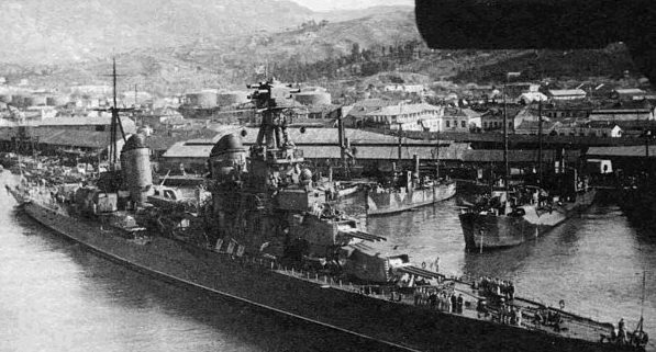 Крейсер «Ворошилов» в Новороссийске. 1942 г. 