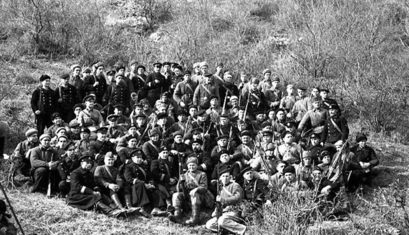 Морские пехотинцы 8-й бригады - участники слёта снайперов. Севастополь 1942 г.