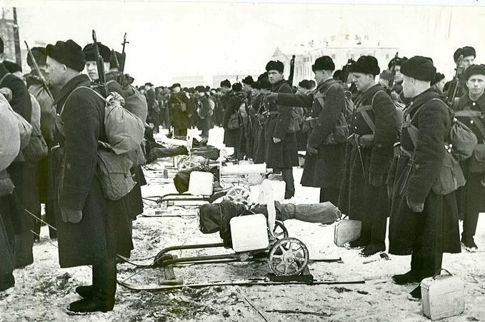 Бойцы из морской стрелковой бригады под Москвой. 1941 г.