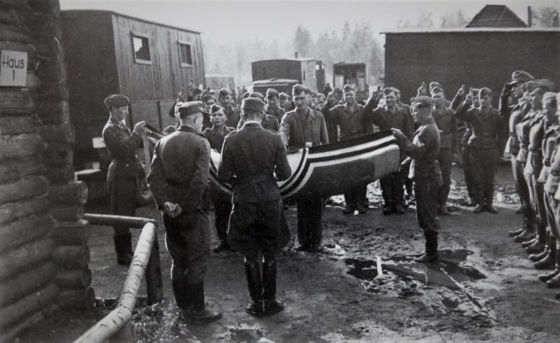 Присяга добровольцев из советских военнопленных в части Люфтваффе в Уторгоше. Сентябрь 1943 г. 