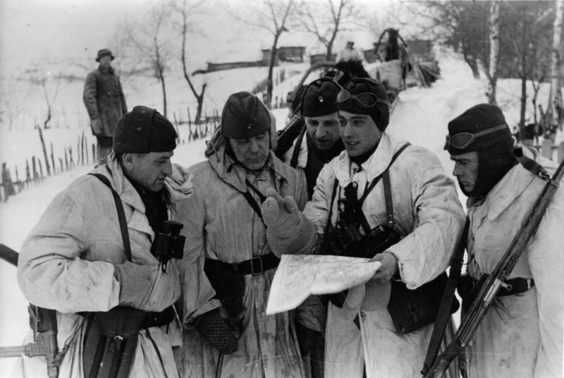Латышские полицейские на антипартизанской операции. 1943 г.