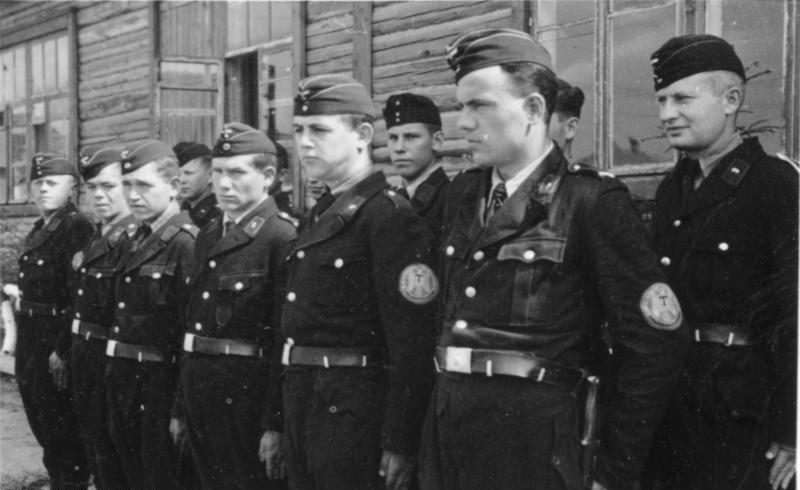 Сотрудники украинской вспомогательной полиции. 1943 г. 
