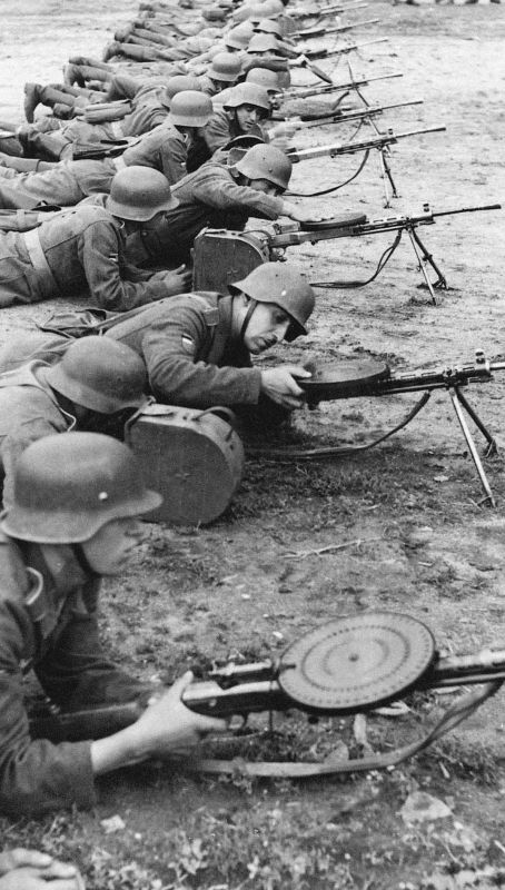 Пулеметные расчеты Грузинского легиона Вермахта. 1943 г. 