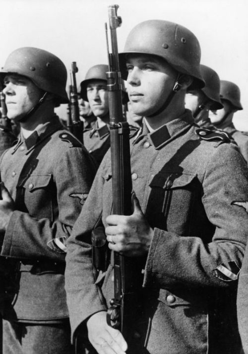 Солдаты Латышской дивизии СС на построении. 1943 г.