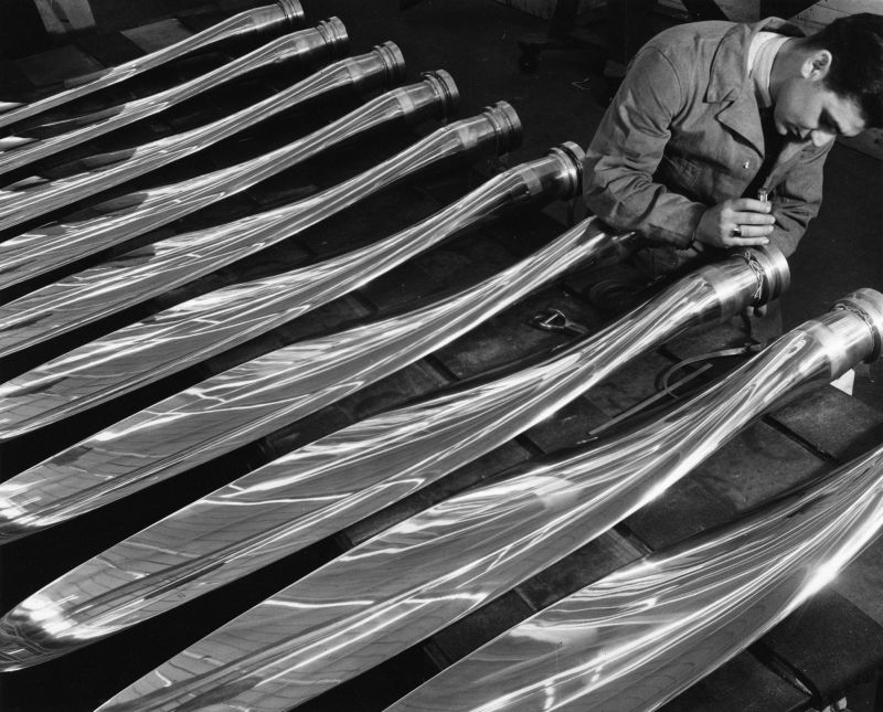 Сборка пропеллеров на заводе в городе Бивер. 1943 г. 