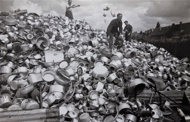Изделия из алюминия, сданные населением на нужды военной промышленности. 1941 г. 