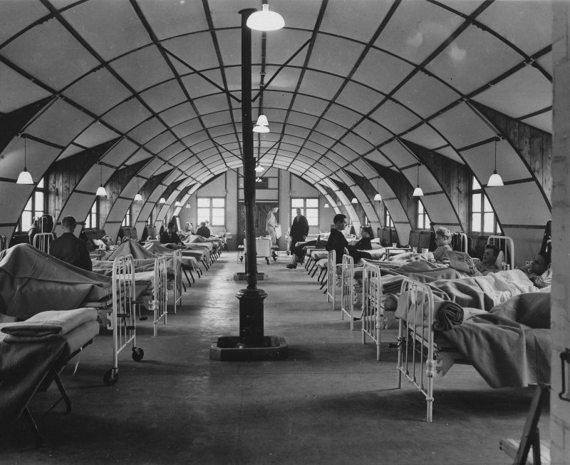 Вид на палату эвакуационного госпиталя армии США в британском Диддингтоне. Июнь 1943 г.