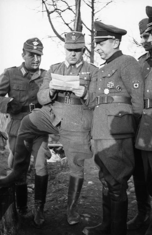 Бронислав Каминский – командир РОНА. 1944 г. 