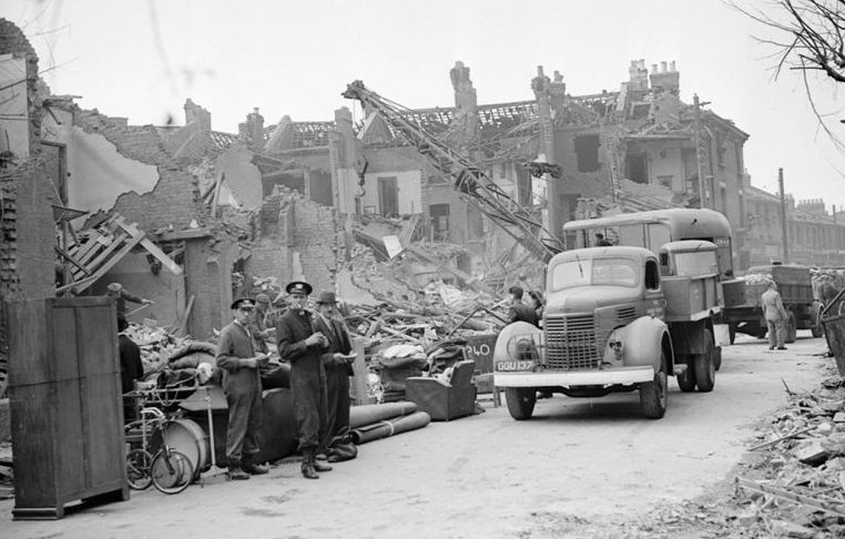 Последствия падения немецкой ракеты Фау-2 на район Лондона Ист Хэм. Сентябрь 1944 г. 