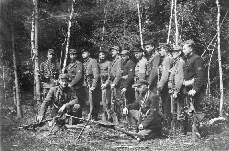 Отряд литовских «лесных братьев» в Тельском округе. Апрель 1945 г. 