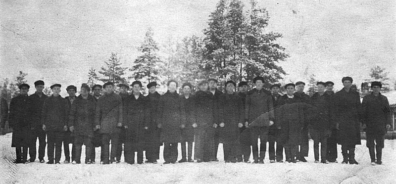Призывники села Пашский перевоз на построении.1941 г.