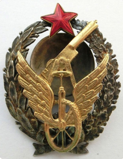 Нагрудный знак командира-бронеавтомобилиста ПВО . 1921 г.