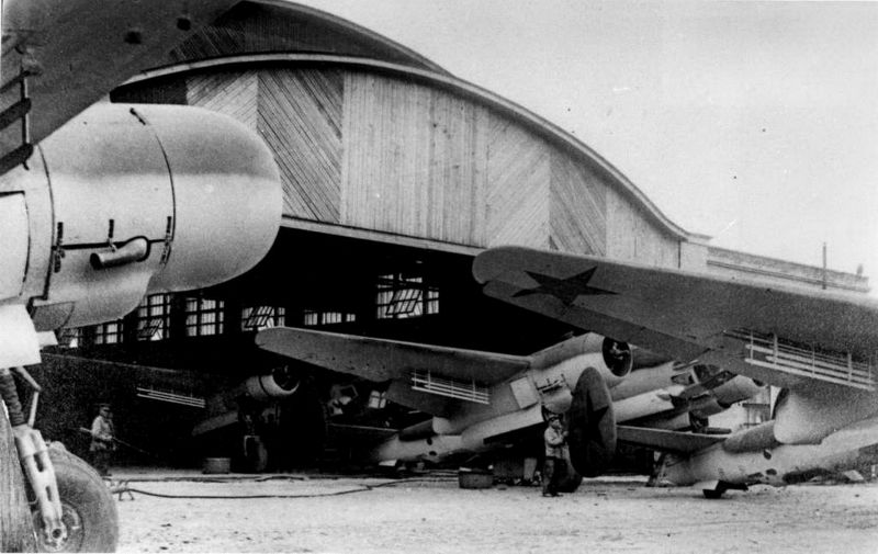 Бомбардировщики Ту-2 на заводе №166 в Омске. 1942 г. 