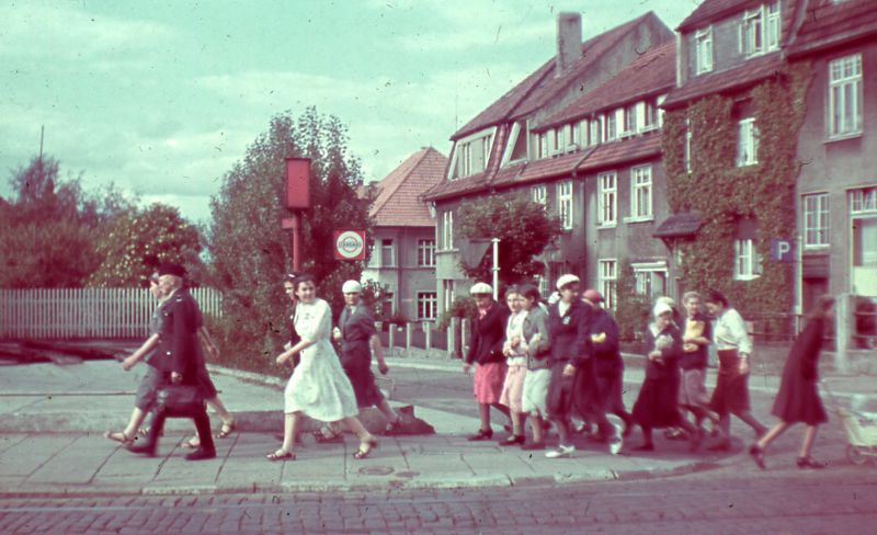 Подневольные работницы в немецком городе Билефельд. 1943 г.