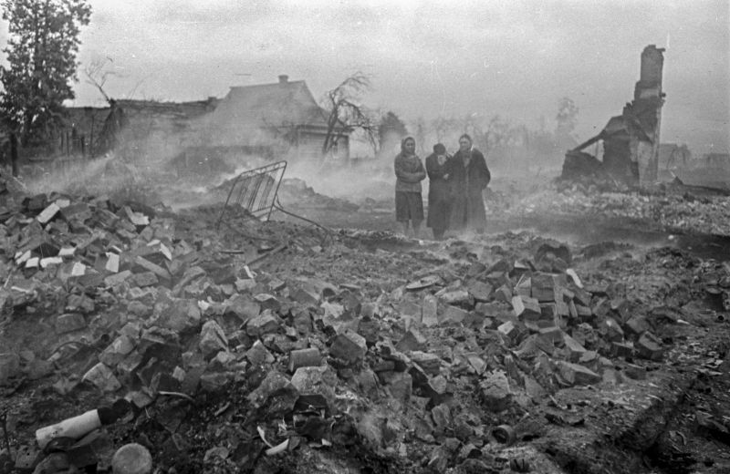 Разрушенная деревня. 1943 г. 
