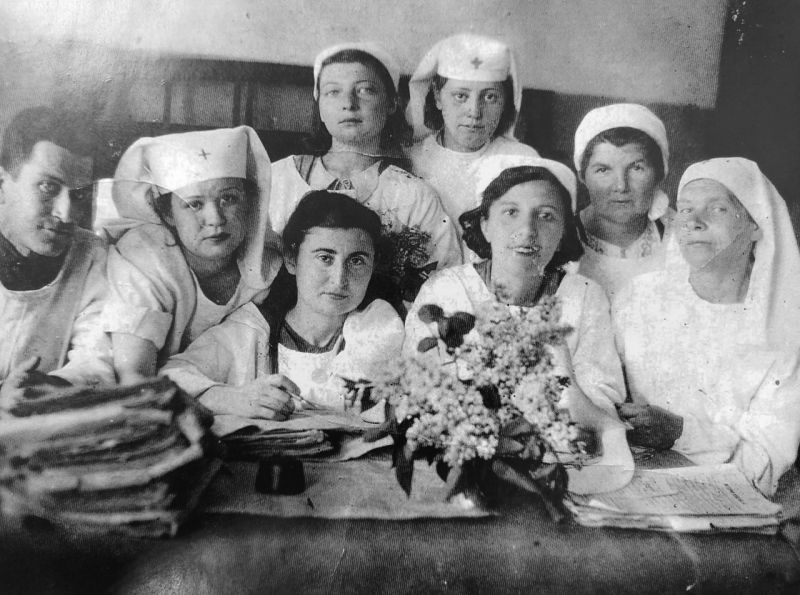 Коллектив эвакогоспиталя № 3621 в Болотном Новосибирской области. 1944 г. 