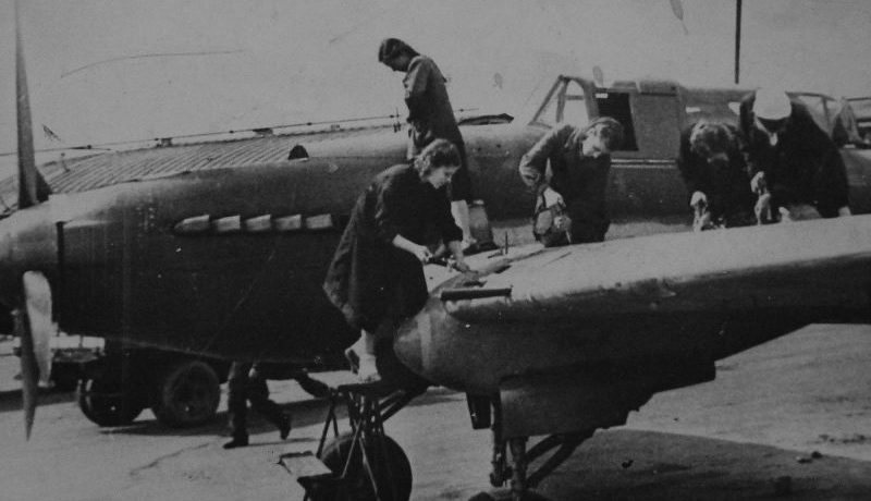 Сборка штурмовиков Ил-2 на заводе №30 в Куйбышеве. 1944 г. 
