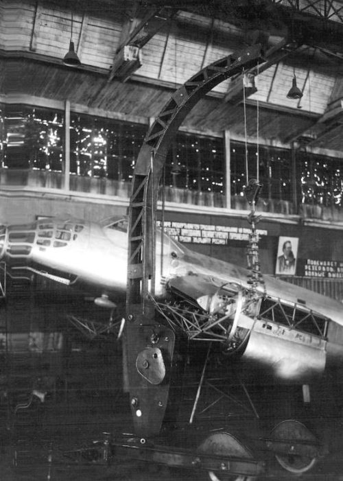 Производство бомбардировщиков Ер-2 на заводе №39. 1944 г.